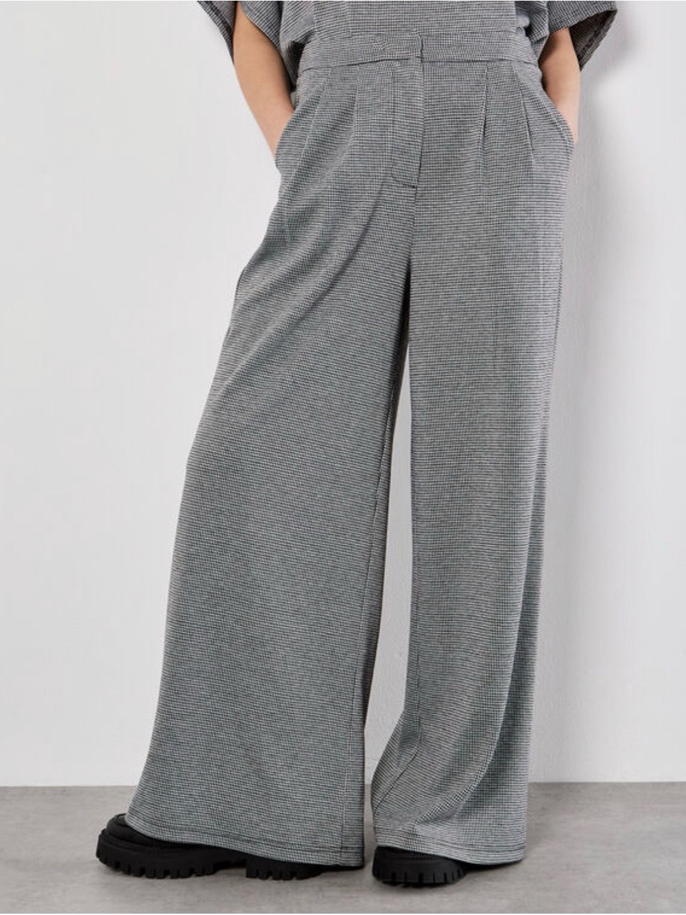 Apricot 🍑 Houndstooth Wide Leg
